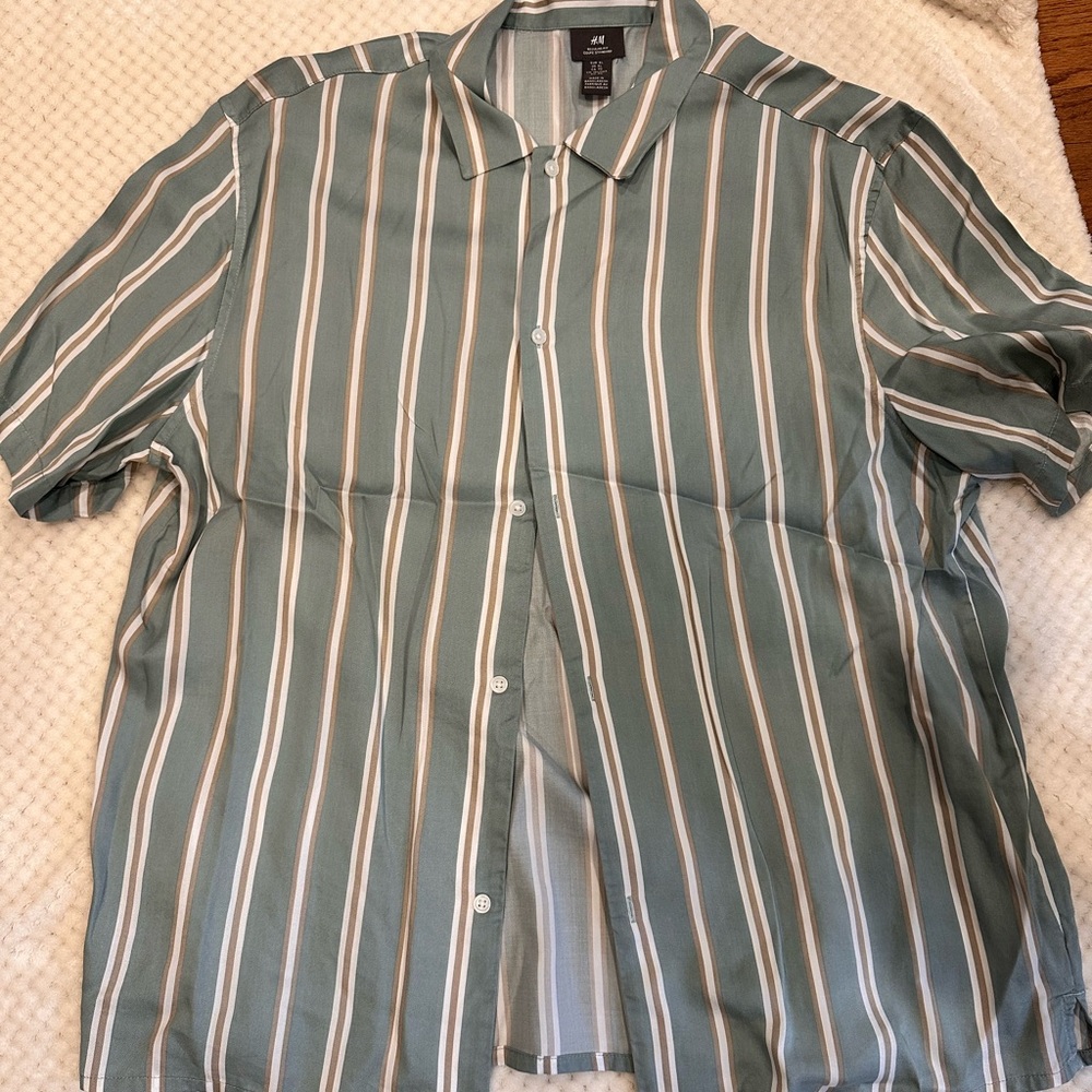 Men’s H&M short sleeve button down
